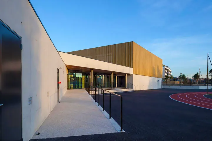 Façade du gymnase du collège André Malraux à Château-Gombert